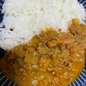 トマトたっぷりキーマカレー